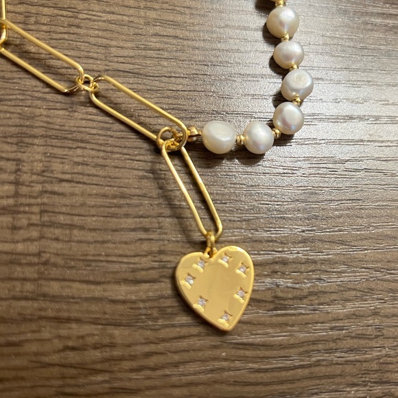 Boutique gold pearl necklace - Picture 2 of 3